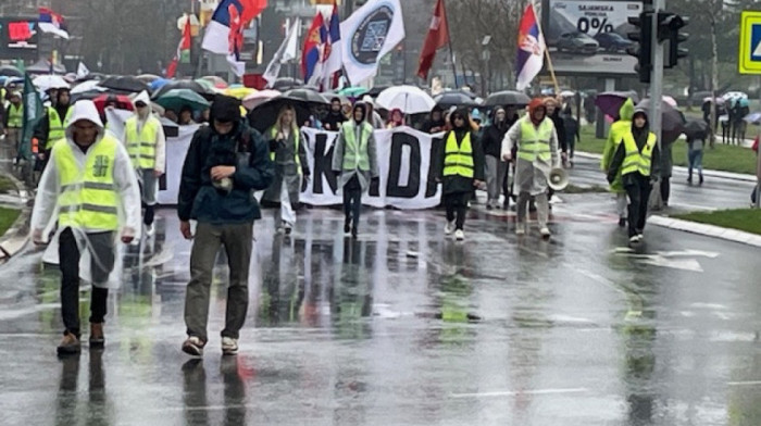 Tročasovna blokada Brankovog mosta u znak podrške prosvetnim radnicima