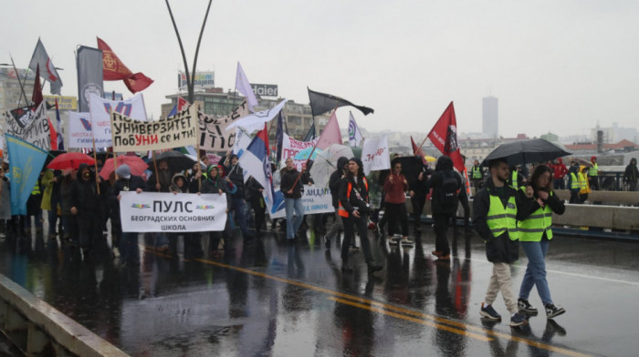 Završena trosatna blokada Brankovog mosta u znak podrške prosvetnim radnicima