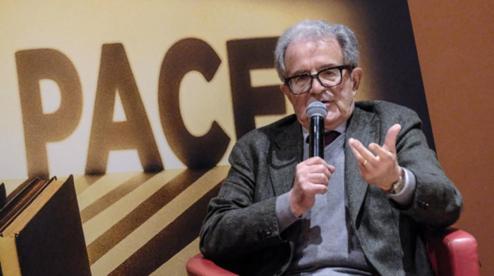 Romano Prodi: Pogrešio sam što sam novinarku povukao za kosu zbog neprijatnog pitanja