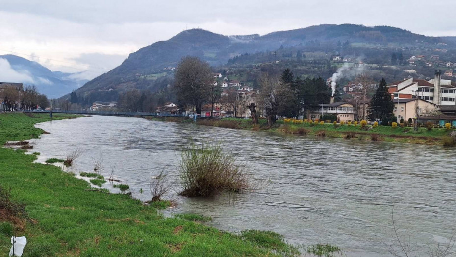 Izlila se Đetinja kod Užica i Jadar kod Loznice: Poplavljeno igralište škole u Turici