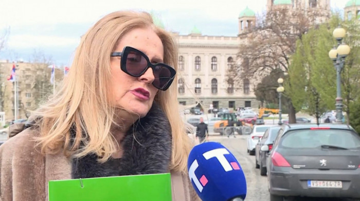 Profesorka Blagojević posetila studente u Pionirskom parku: Štrajk na Medicinskom fakultetu bio nezakonit