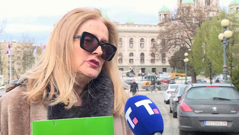 Profesorka Blagojević posetila studente u Pionirskom parku: Štrajk na Medicinskom fakultetu bio nezakonit