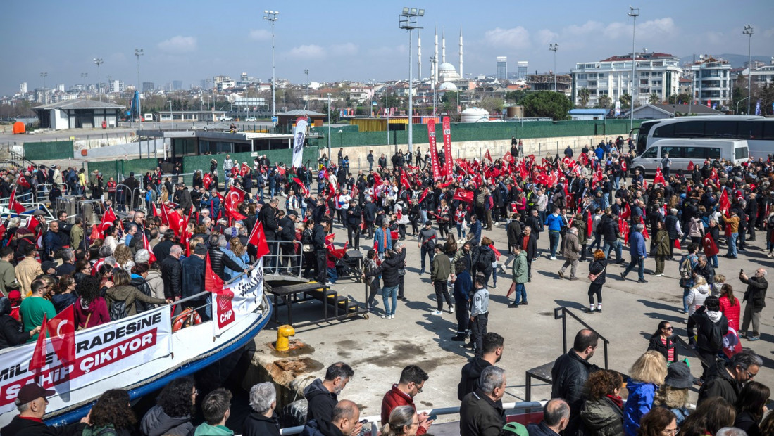 Desetine hiljada ljudi na protestu u Istanbulu protiv hapšenja Imamoglua