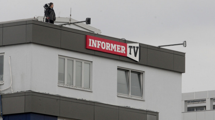 Na zgradu TV Informer bačena dva topovska udara, povređen snimatelj