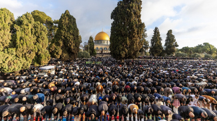 Muslimani širom sveta danas počinju proslavu Ramazanskog bajrama