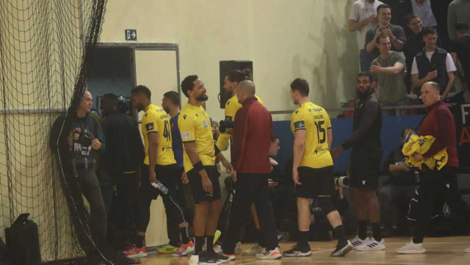 Topovski udari lete na Banjici: rukometaši AEK-a napustili teren