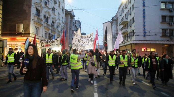 Protesti zbog napada na dekanku iz Niša: Demonstranti prošetali od zgrade Rektorata do Republičkog javnog tužilaštva