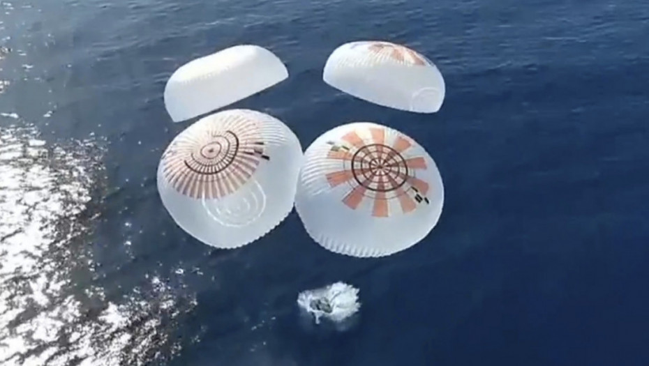 Astronauti SpaceX sleteli na Zemlju nakon misije orbitiranja oko polova