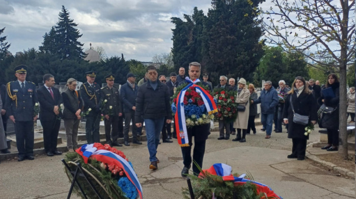 Polaganjem venaca u Aleji stradalih obeležen 6. april