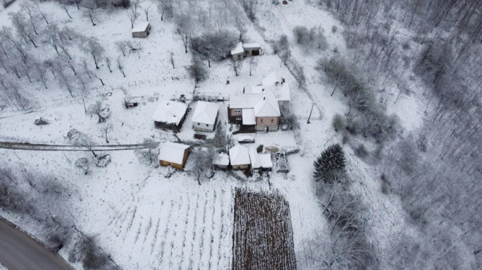 Aprilski sneg u Srbiji: Na Kopaoniku dostigao visinu od 10 centimetara, zabelelo se i na Tari (VIDEO)
