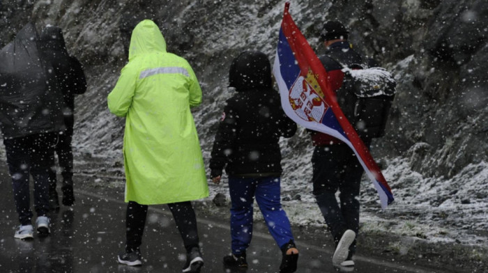 Vučić pozdravio Srbe sa KiM koji su krenuli jutros pešice ka Beogradu: "Hvala vam braćo na ogromnoj ljubavi"
