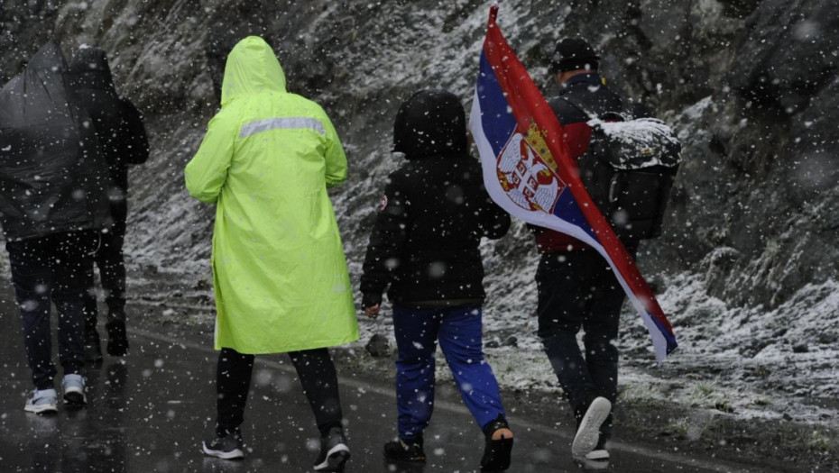 Vučić pozdravio Srbe sa KiM koji su krenuli jutros pešice ka Beogradu: "Hvala vam braćo na ogromnoj ljubavi"
