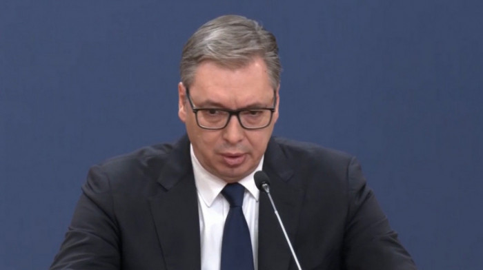 Vučićev avion u Bakuu čeka odobrenje za nastavak leta, zbog borbenih dejstava