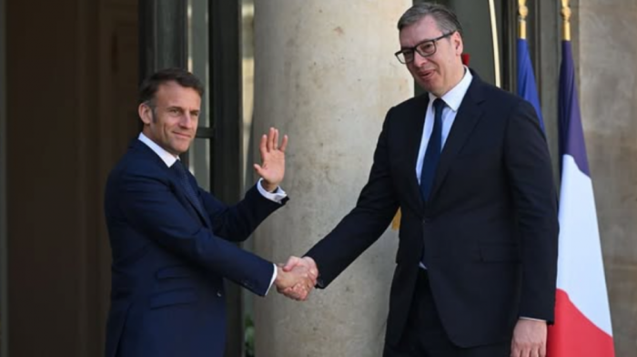 Vučić stigao u Pariz, sledi radna večera sa Makronom