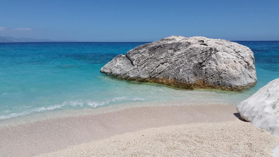 Popularno mediteransko ostrvo uvelo nova ograničenja: Turisti će sada morati da rezervišu i svoje mesto na plaži