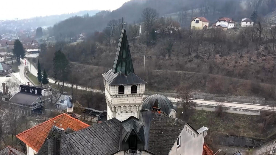 Vazduh u Arilju izaziva zabrinutost: Da li je za loš kvalitet kriv tekstilni otpad koji se loži?