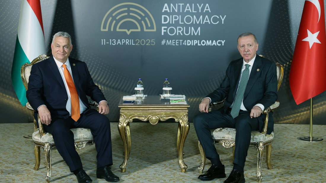 Orban se sastao sa Erdoganom u Antaliji: U izazovnim vremenima podrška Turske od ključnog značaja