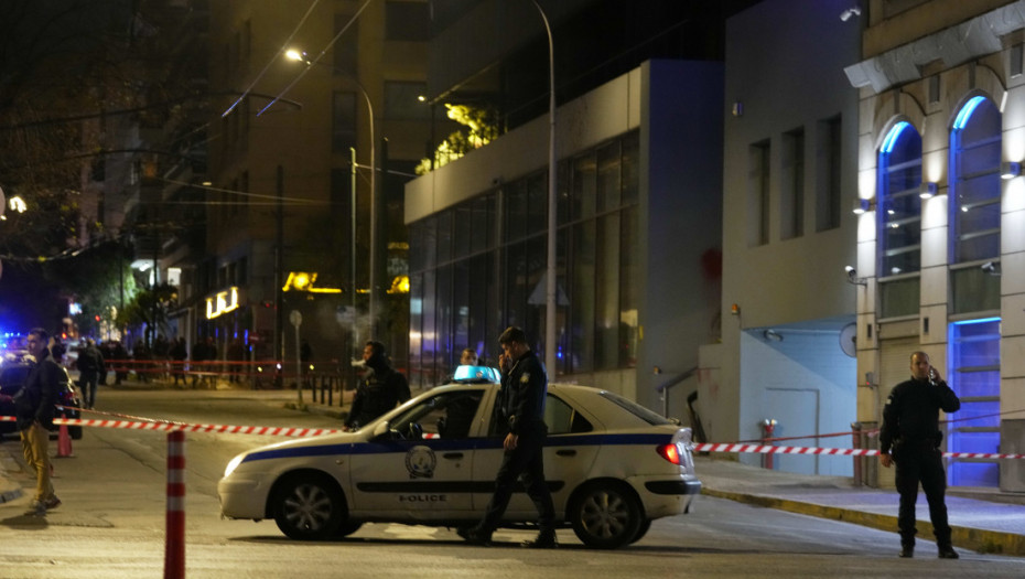 Nepoznate osobe izvršile napad molotovljevim koktelima na policijsku stanicu u Atini, nema povređenih