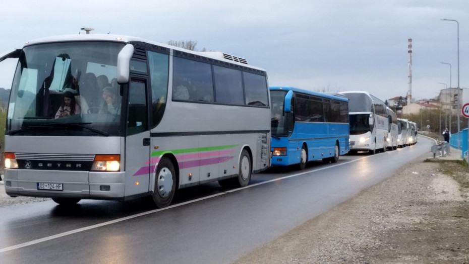 Srbi sa KiM krenuli jutros za Beograd na skup "Ne damo Srbiju"