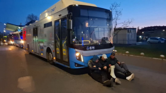 Studenti u blokadi noćas blokirali GSP Novi Sad, Mićin: Građani ne smeju biti taoci blokadera