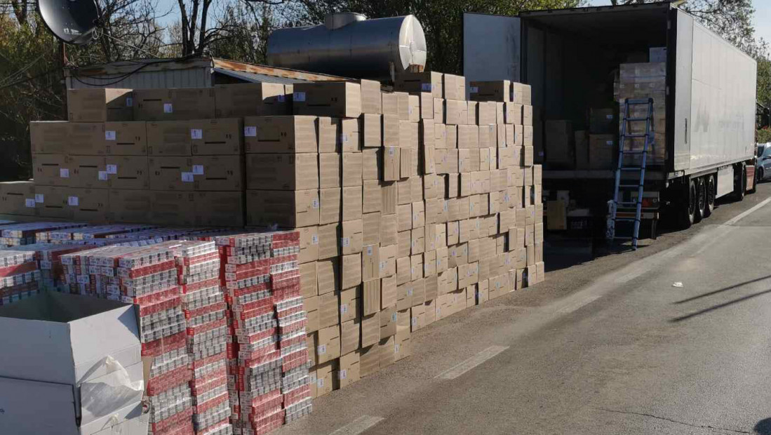 Velika zaplena cigareta na prelazu Bezdan: Policija zaplenila skoro 3.000 boksova, uhapšena jedna osoba