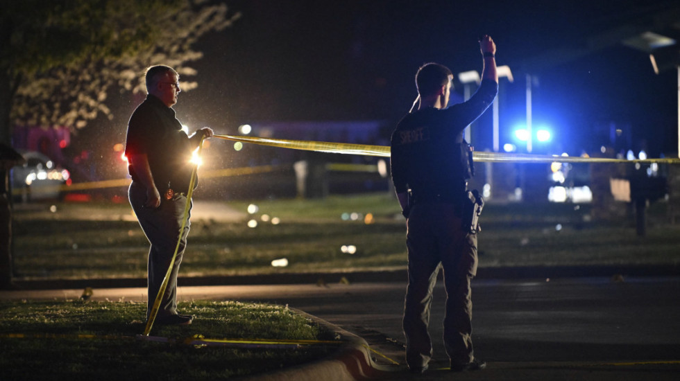 Učenik pucao u nastavnicu u srednjoj školi u Teksasu, a zatim izvršio samoubistvo