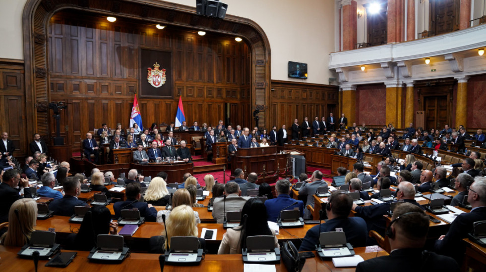 Administrativni odbor kaznio i poslanike vlasti i poslanike opozicije