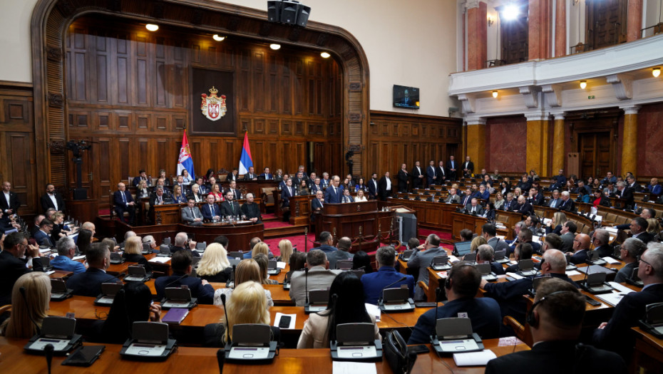 Administrativni odbor kaznio i poslanike vlasti i poslanike opozicije