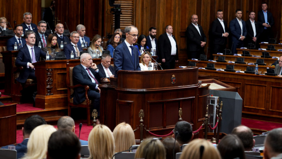 Đuro Macut pred poslanicima: Srbija je umorna od podela i blokada, institucije moraju da funkcionišu i to je naš zadatak