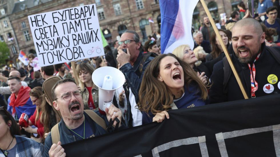Studenti u blokadi koji su putovali biciklima iz Novog Sada stigli u Strazbur