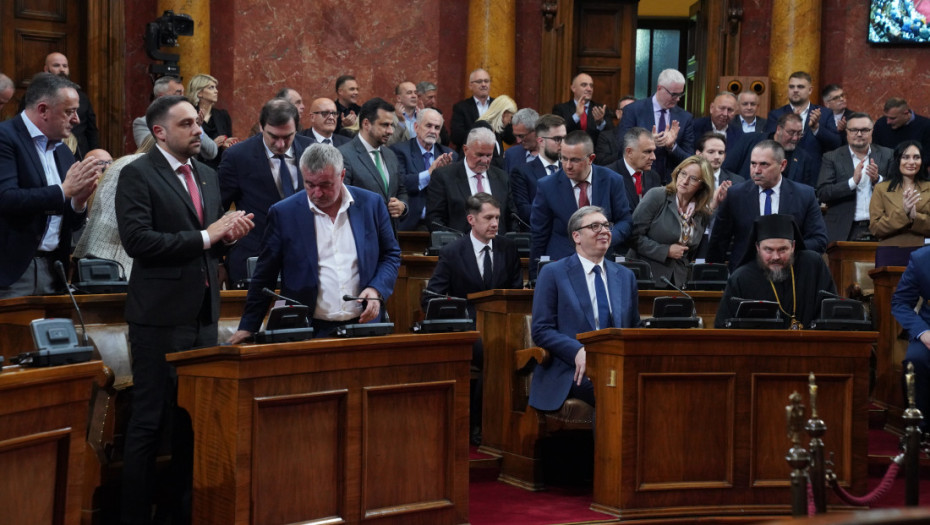 Skupština Srbije izabrala novu Vladu: Premijer Đuro Macut i ministri položili zakletvu