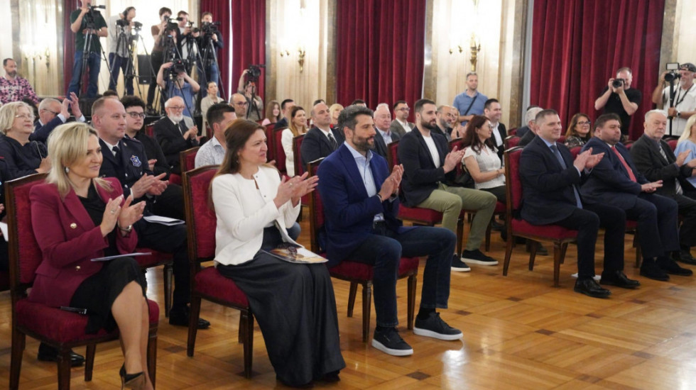 Uručene Nagrade grada Beograda u Skupštini grada: Priznanje dobili najzaslužniji delatnici iz 14 oblasti