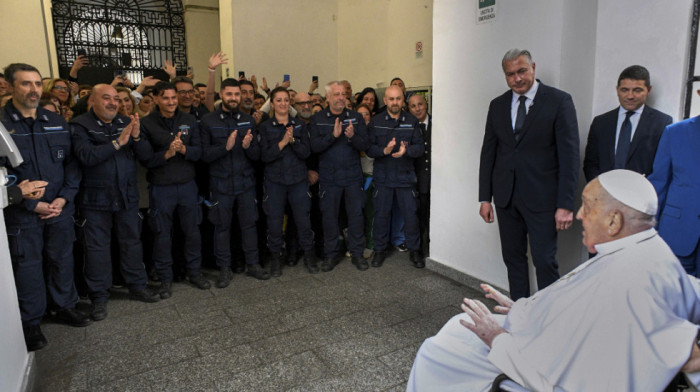 Papa Franja posetio zatvorenike na Veliki Četvrtak i podelio im primerke Jevanđelja