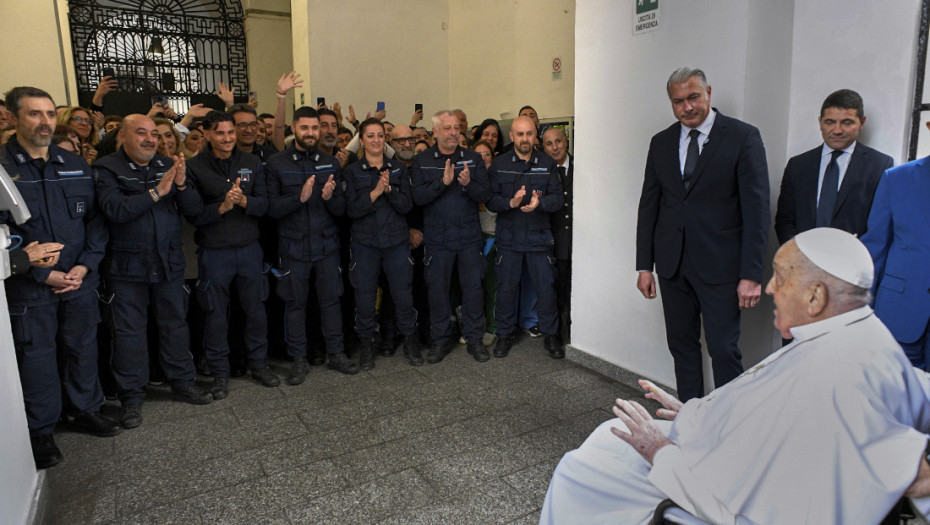 Papa Franja posetio zatvorenike na Veliki Četvrtak i podelio im primerke Jevanđelja