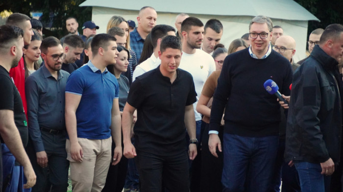 Vučić posetio studente koji žele da uče: Divim vam se zbog hrabrosti da izdržite linč kojem ste bili izloženi