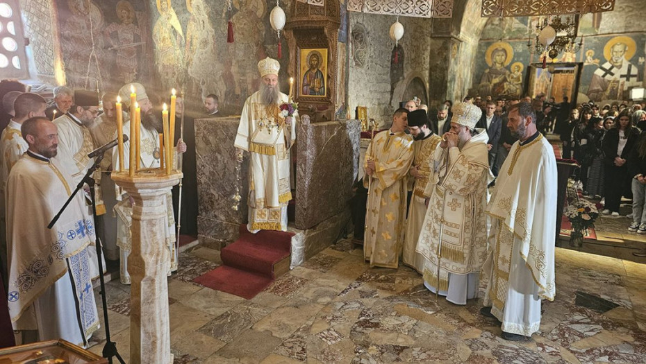 Patrijarh Porfirije na Vaskrs služio liturgiju u Pećkoj patrijaršiji