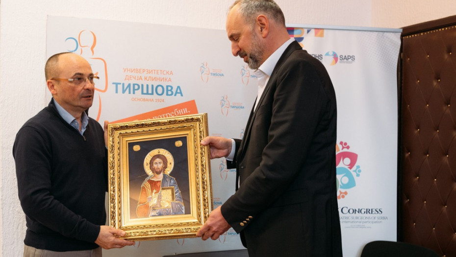 Univerzitetskoj dečjoj klinici Tiršova donirana ručno rađena ikona Isusa Pantokratora