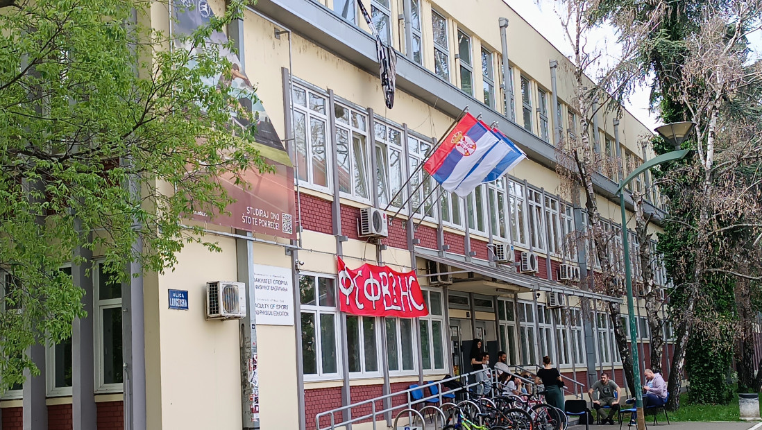 Blokade u Novom Sadu i Kragujevcu: Deo studenata ne dozvoljava ulazak u fakultete koji su najavili online nastavu
