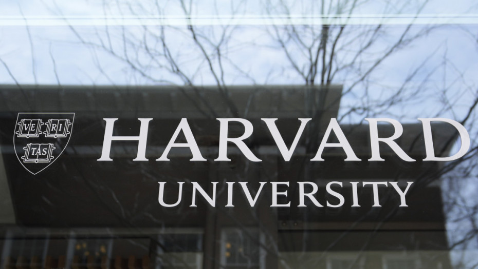 Trampova administracija zamrzava milijarde dolara pomoći za Harvard