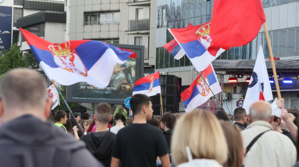 Protest grupe srednjoškolaca u Novom Sadu, i dalje blokirana raskrsnica kod Futoške pijace