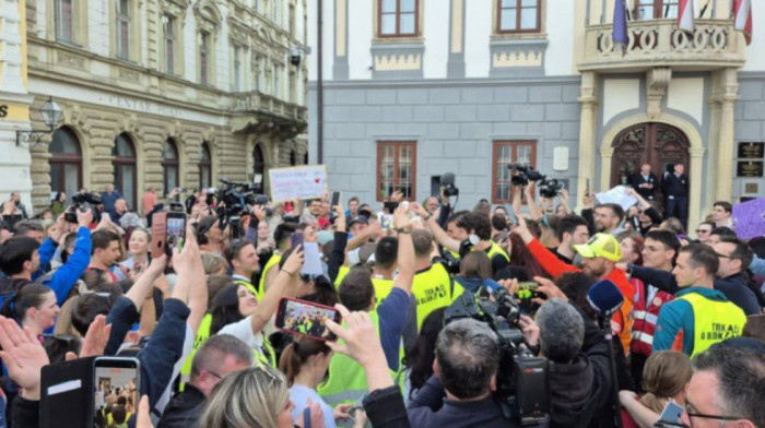 Studenti u blokadi zatražili raspisivanje vanrednih parlamentarnih izbora