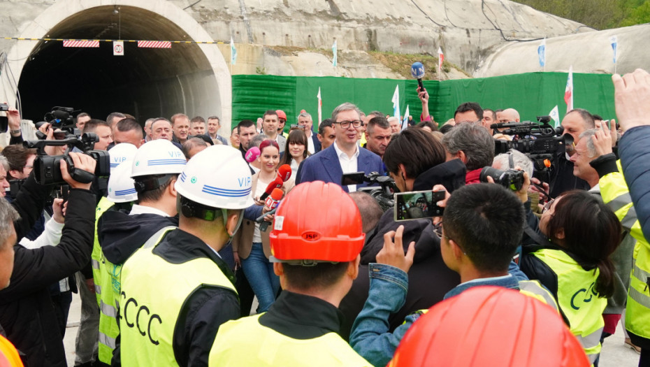 Vučić: Od priče o pijetetu prema žrtvama došli su do toga da govore o foteljama