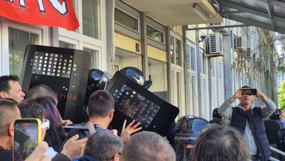Portparol Hitne pomoći o incidentu u Novom Sadu: Sanitet je demoliran, izbušene su sve četiri gume