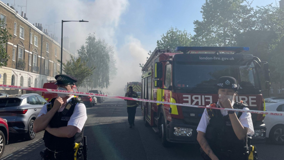 Veliki požar na trafostanici u Londonu, stanarima savetovano da drže prozore zatvorenim