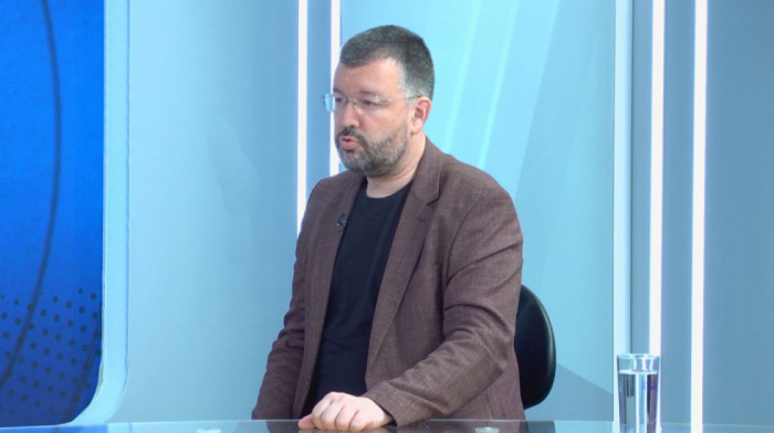 Antić: Uvesti vanredne mere u Petoj, ne postoji autonomija gimnazije