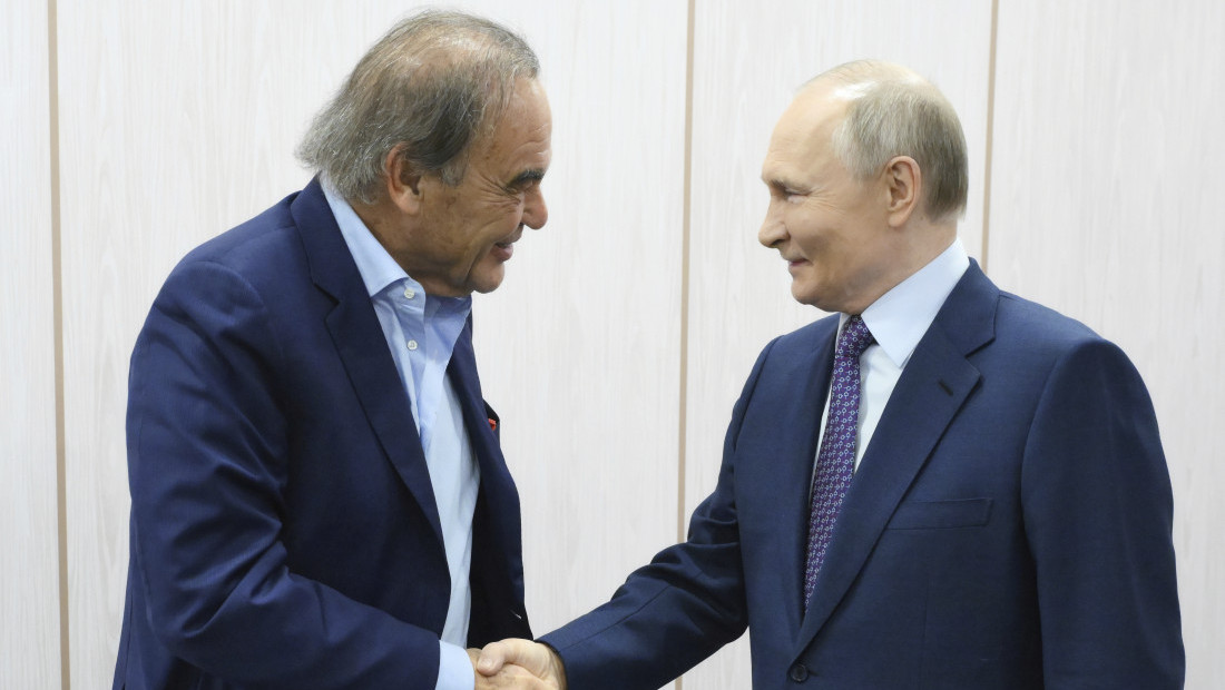 Vladimir Putin i Oliver Stoun se sastali u Moskvi na marginama obrazovnog maratona posvećenog znanju