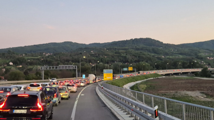 Gužve na granicama i pojačan saobraćaj: Kada i gde očekivati zastoje tokom prazničnog vikenda