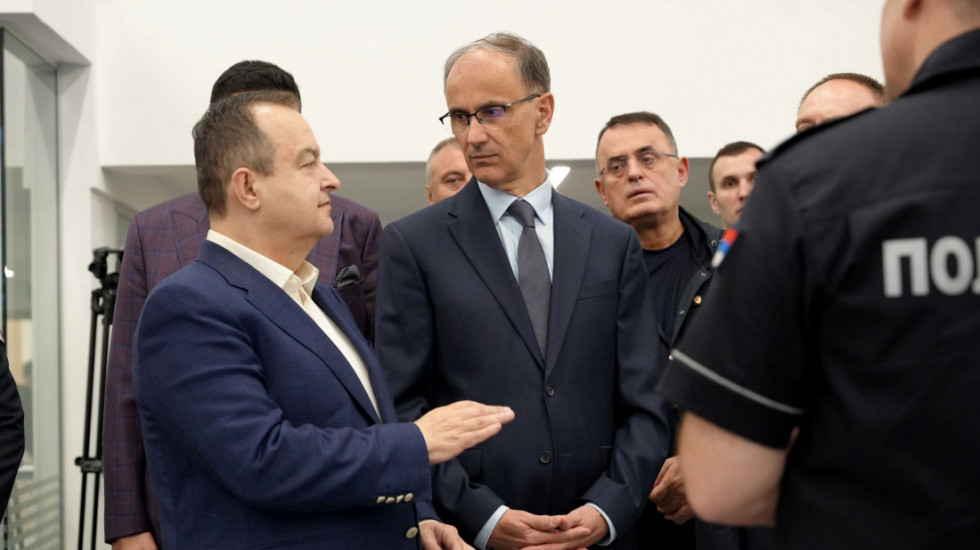 Macut sa Dačićem obišao Komandno - operativni centar MUP-a