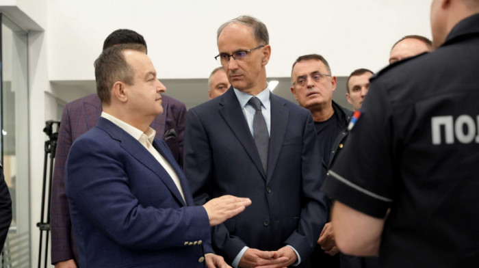 Macut sa Dačićem obišao Komandno - operativni centar MUP-a