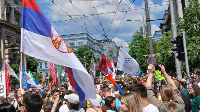 Prvomajski protest u Beogradu: Ispred Vlade Srbije skup sindikata i studenata u blokadi